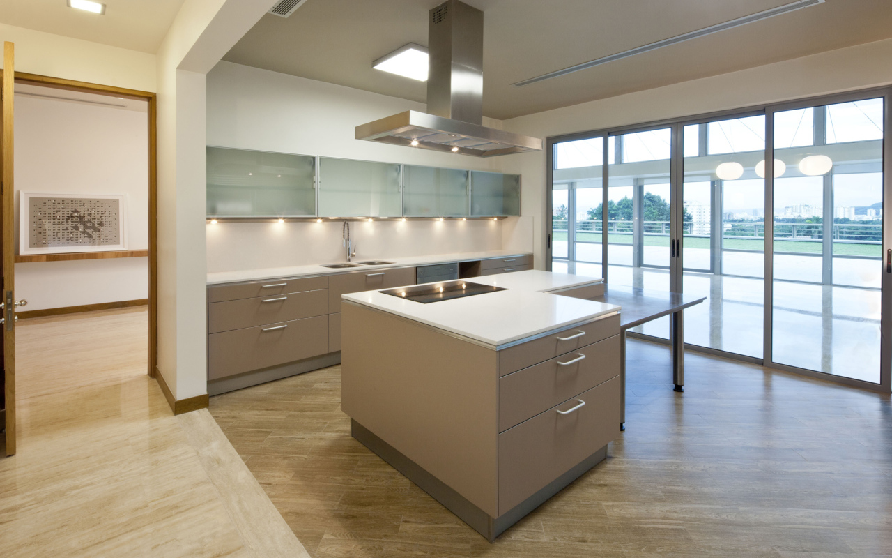 Кухня с панорамными окнами