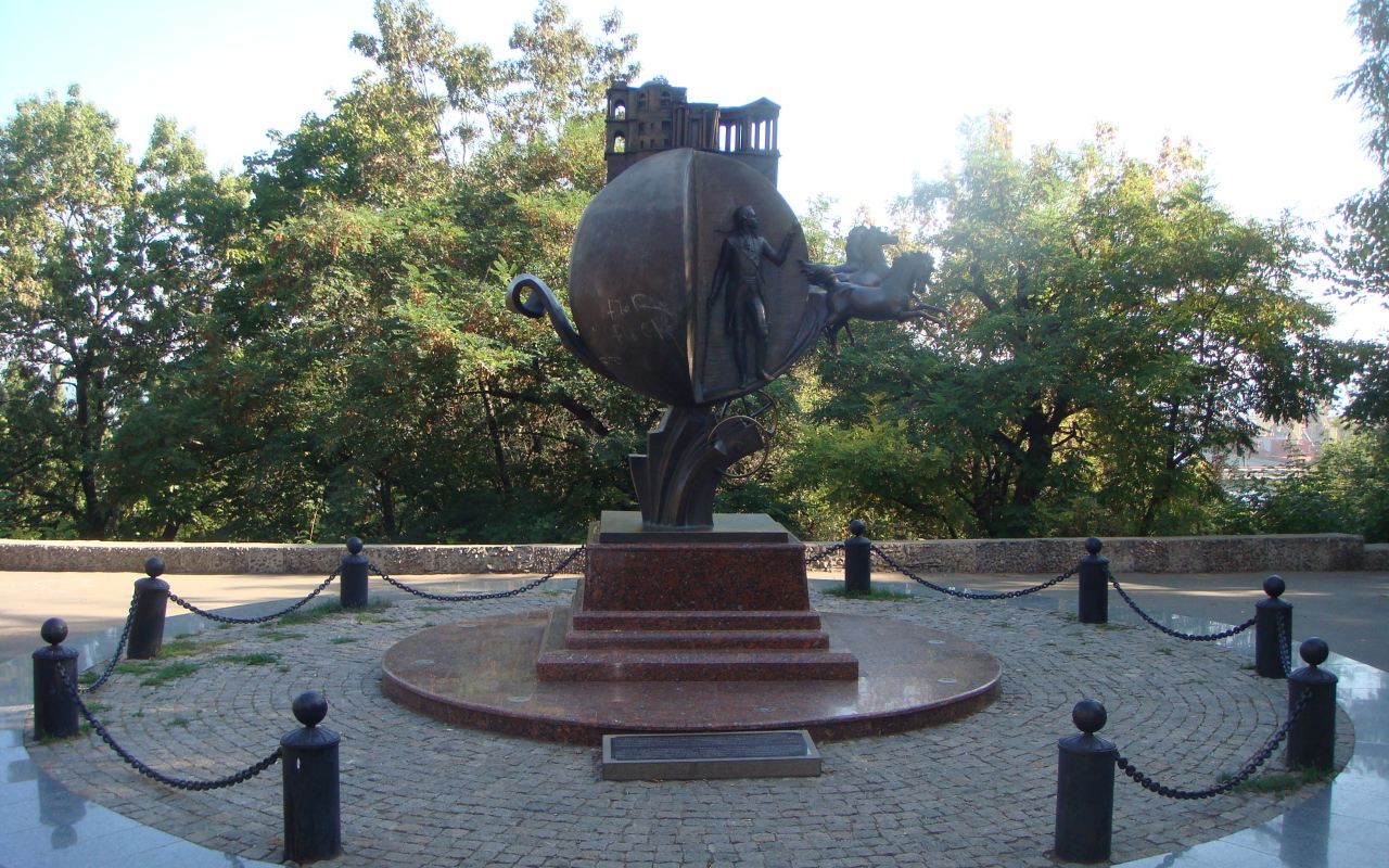 Памятник апельсину Одесса