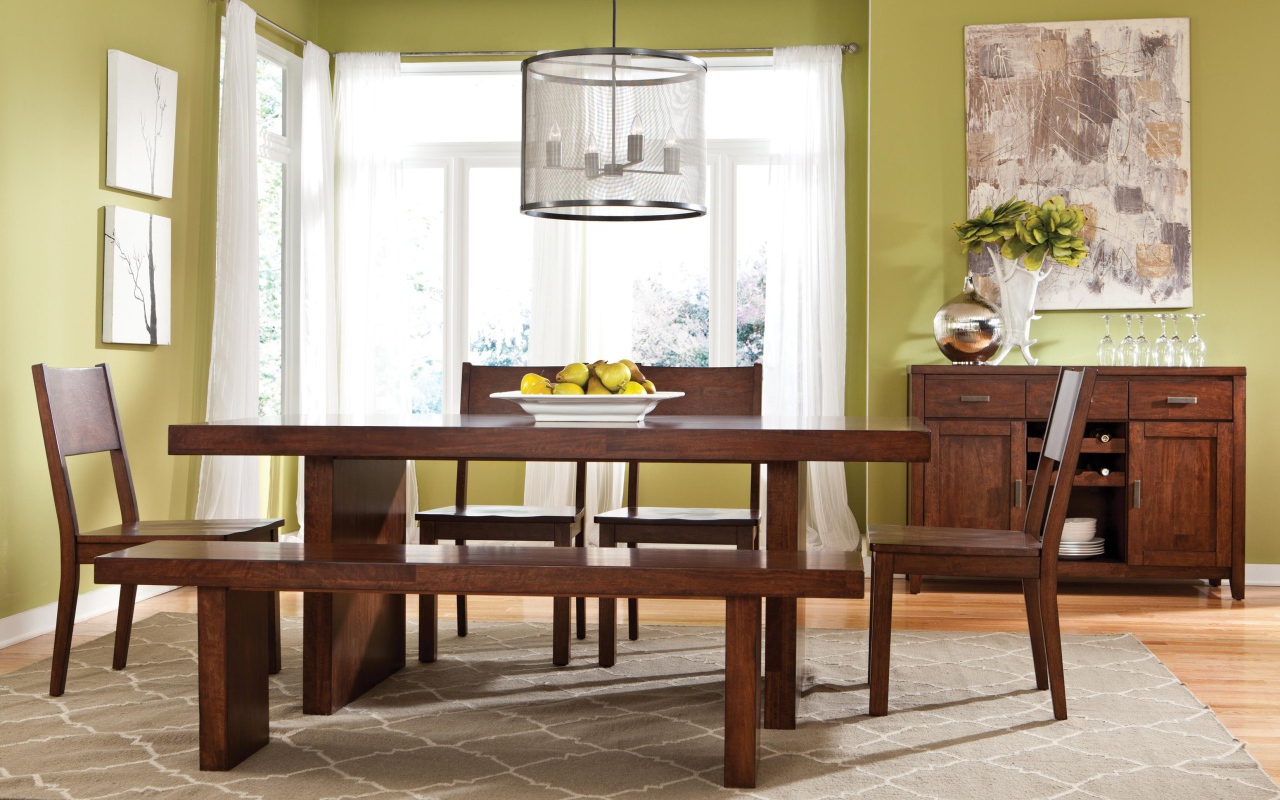 Оливковые стены в столовой