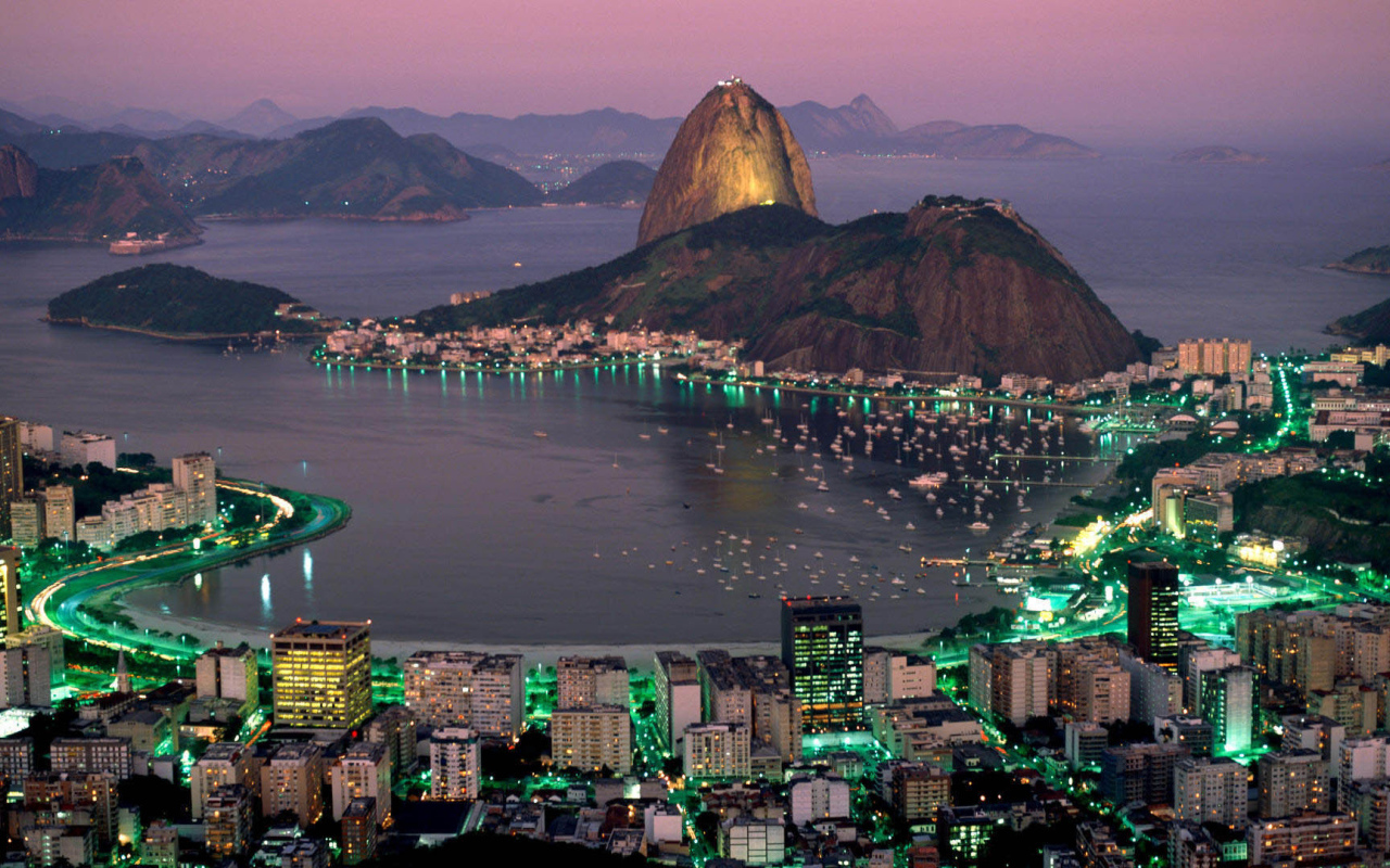 Панама ночью