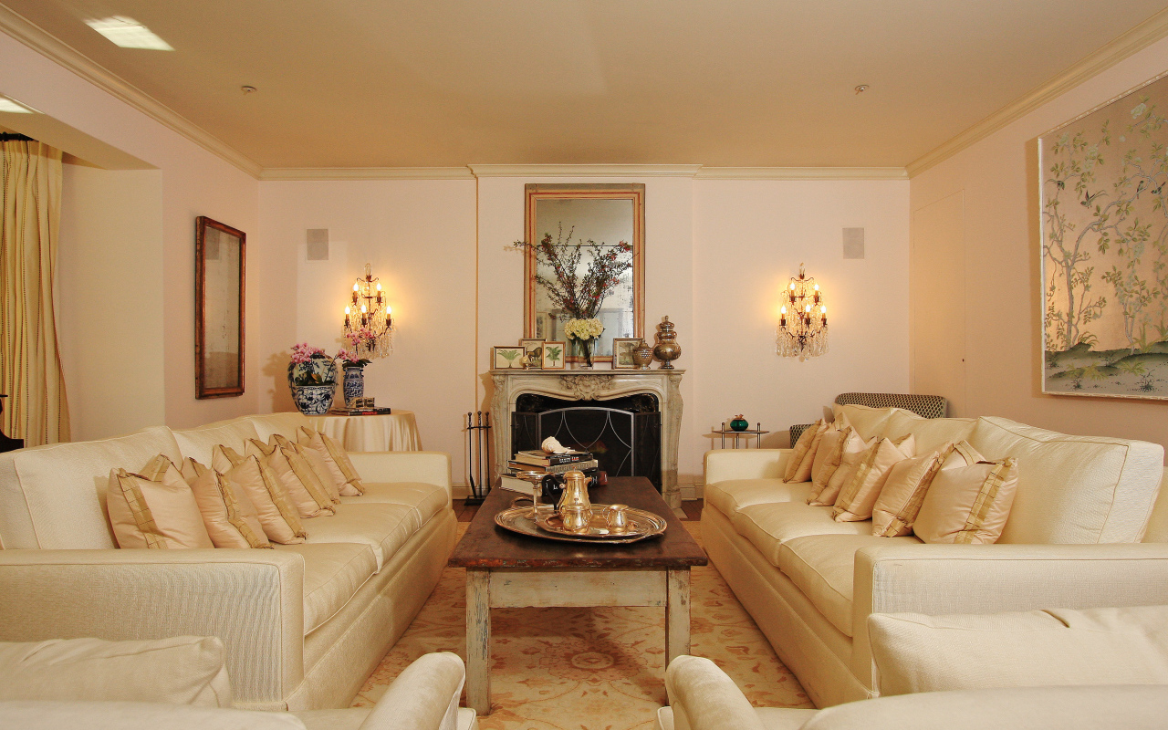 Роскошные диваны в гостиной