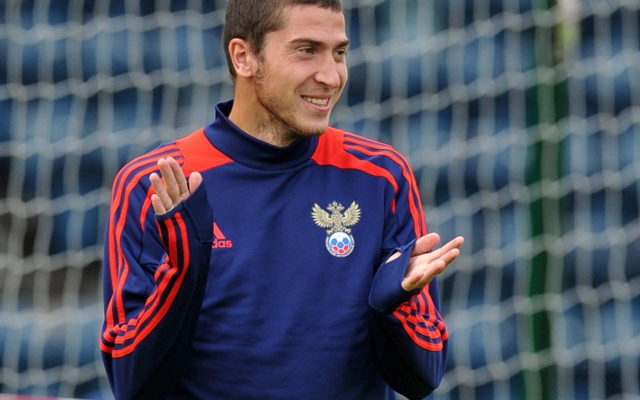 Полузащитник сборной России Алексей Ионов