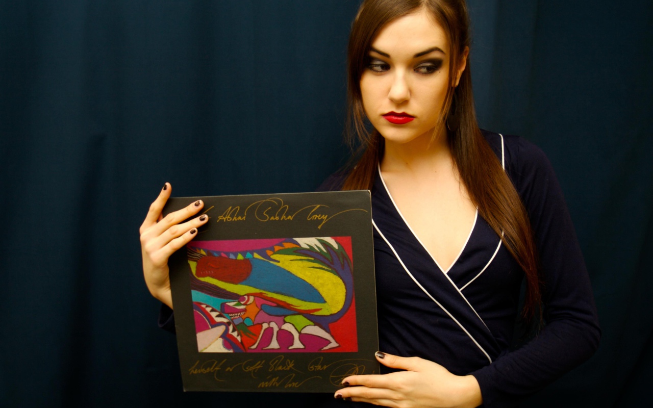 Саша Грей макияж с красной помадой