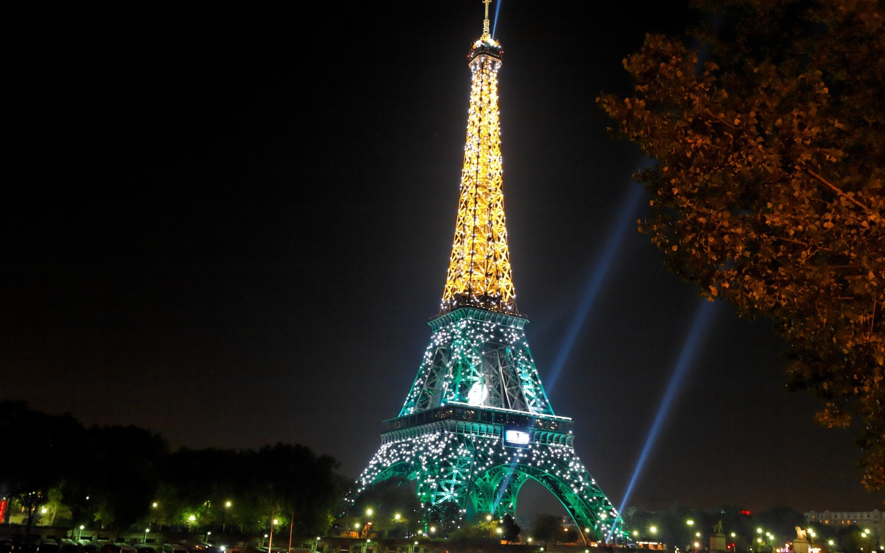 Сияющая Эйфелева башня