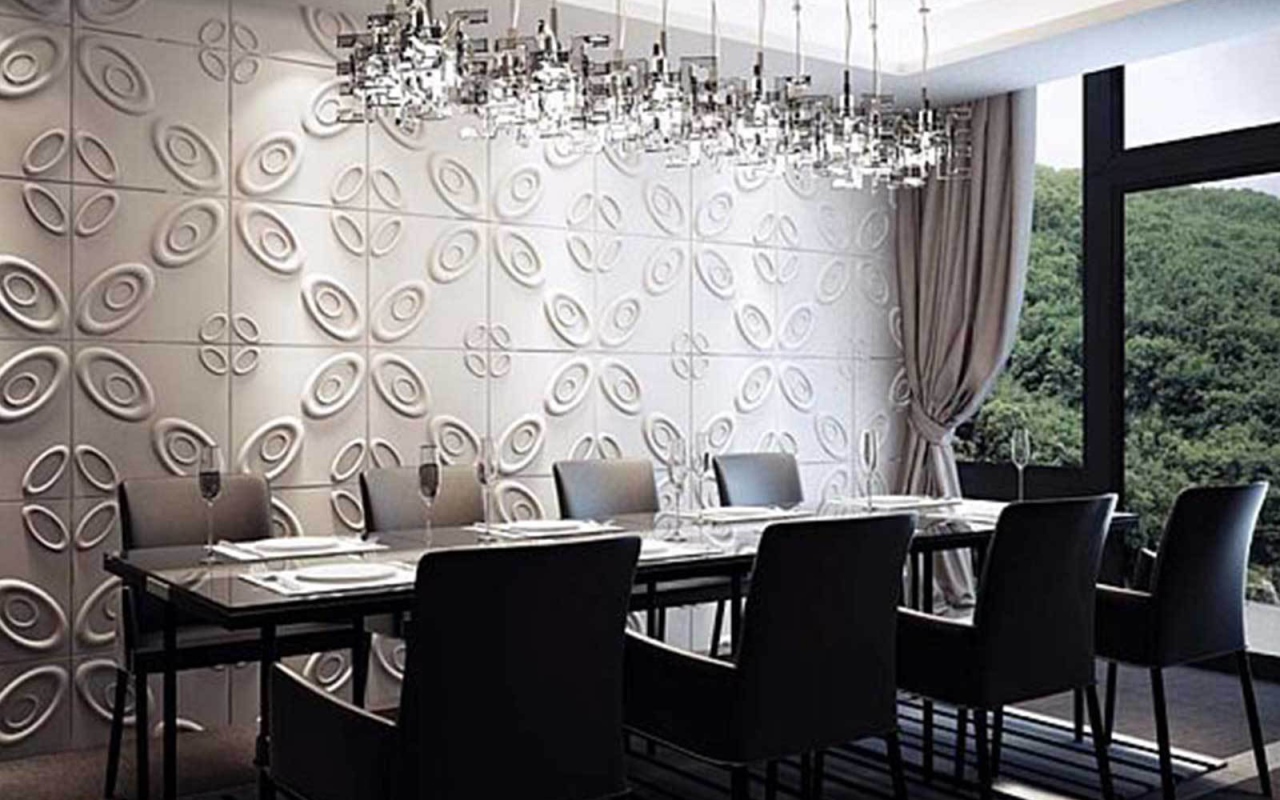 Лепные стены в столовой