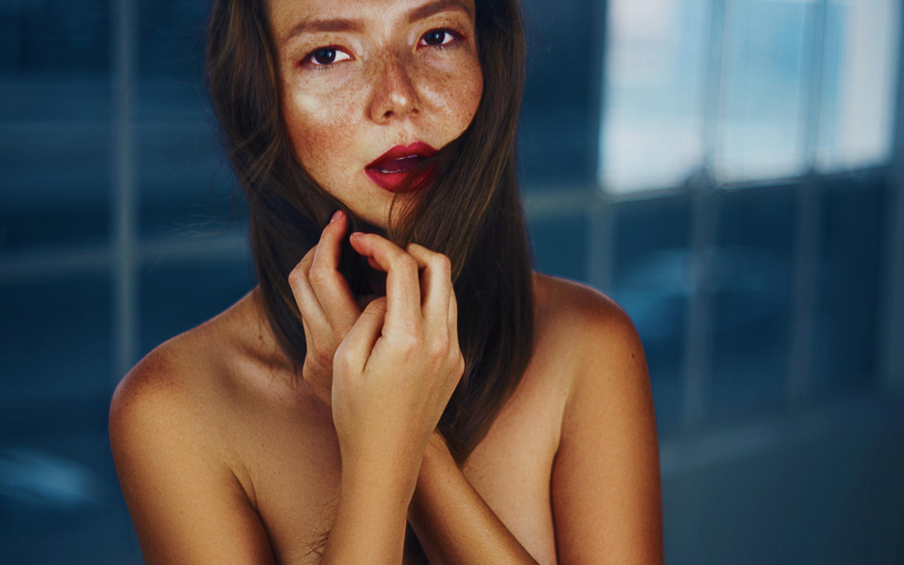 Фотография девушки брюнетки