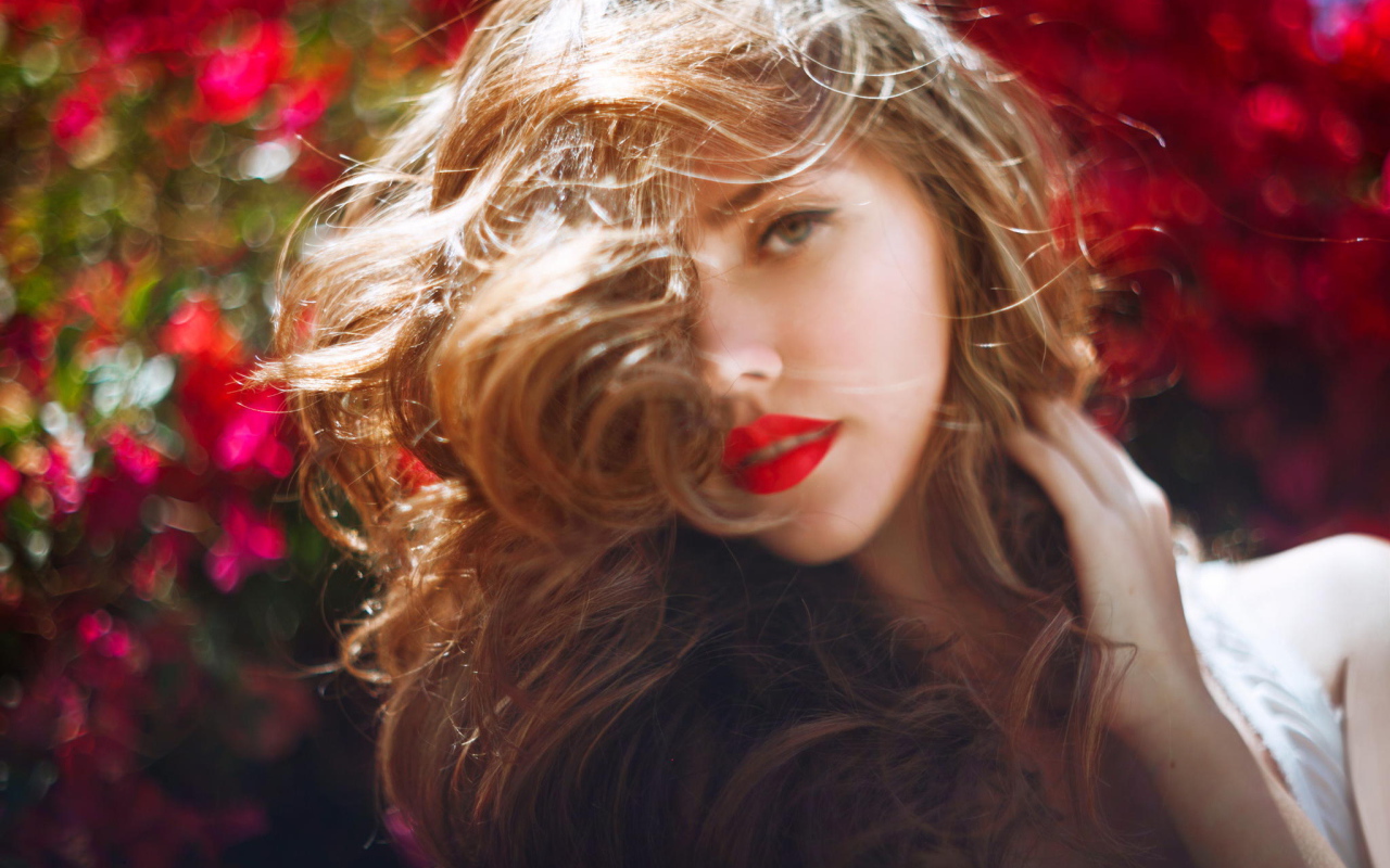 Фотография красивой девушки