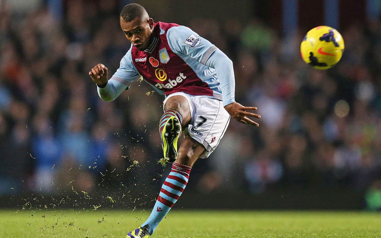 Известная футбольная команда Астон Вилла