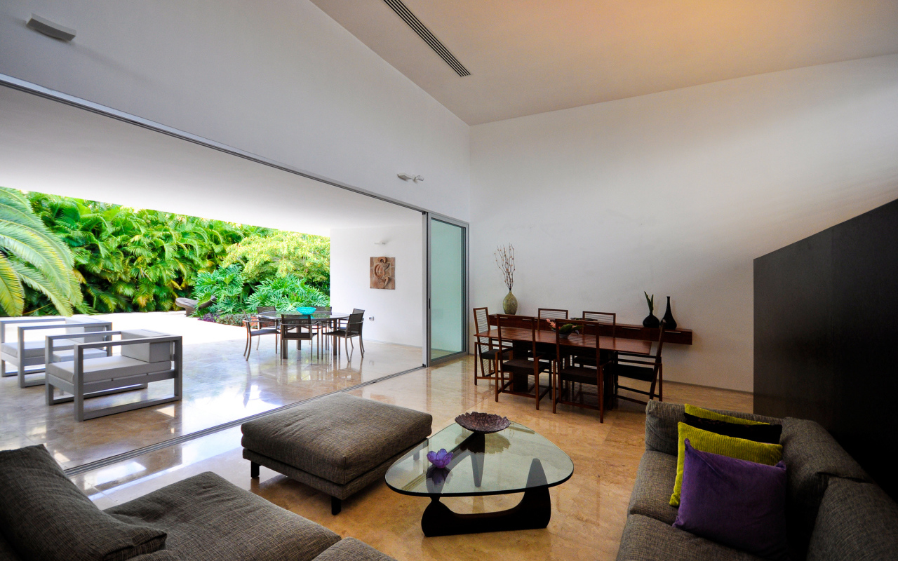 Прозрачная стена в столовой