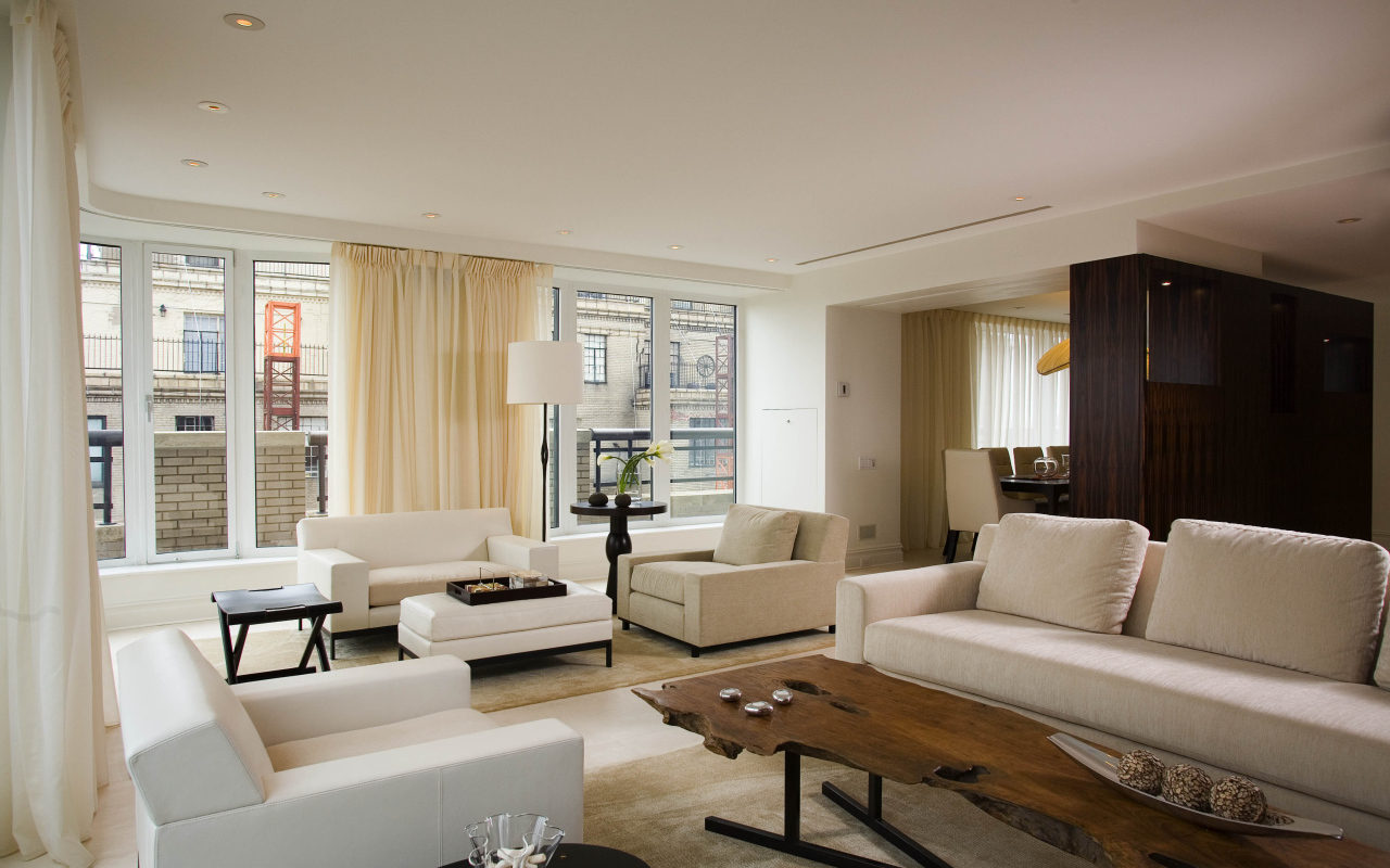 Вид просторной гостиной