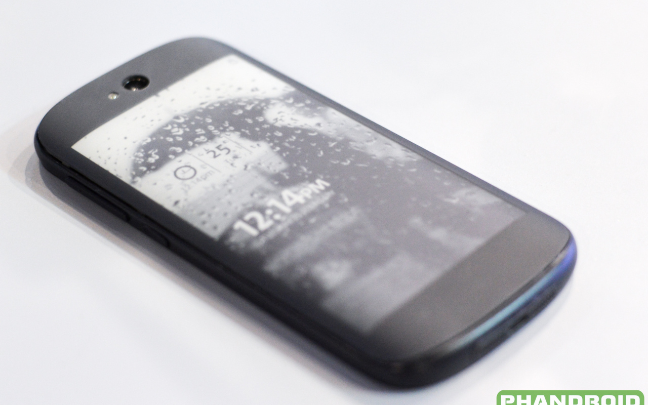 Водостойкий смартфон YotaPhone 2