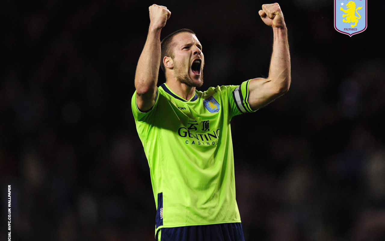 Известная футбольная команда Англии Астон Вилла