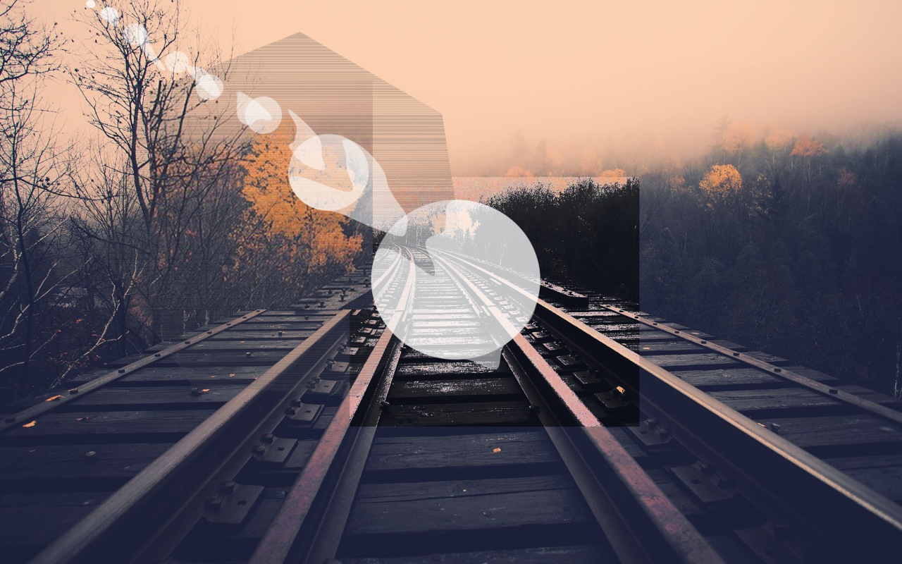 Круги на фоне железной дороги