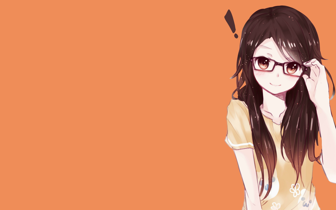 Аниме девочка в очках на оранжевом фоне