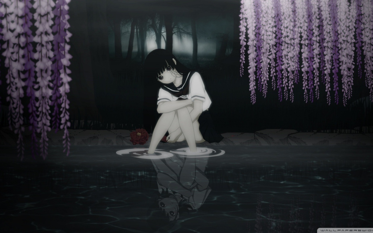 Девушка аниме грустит у воды