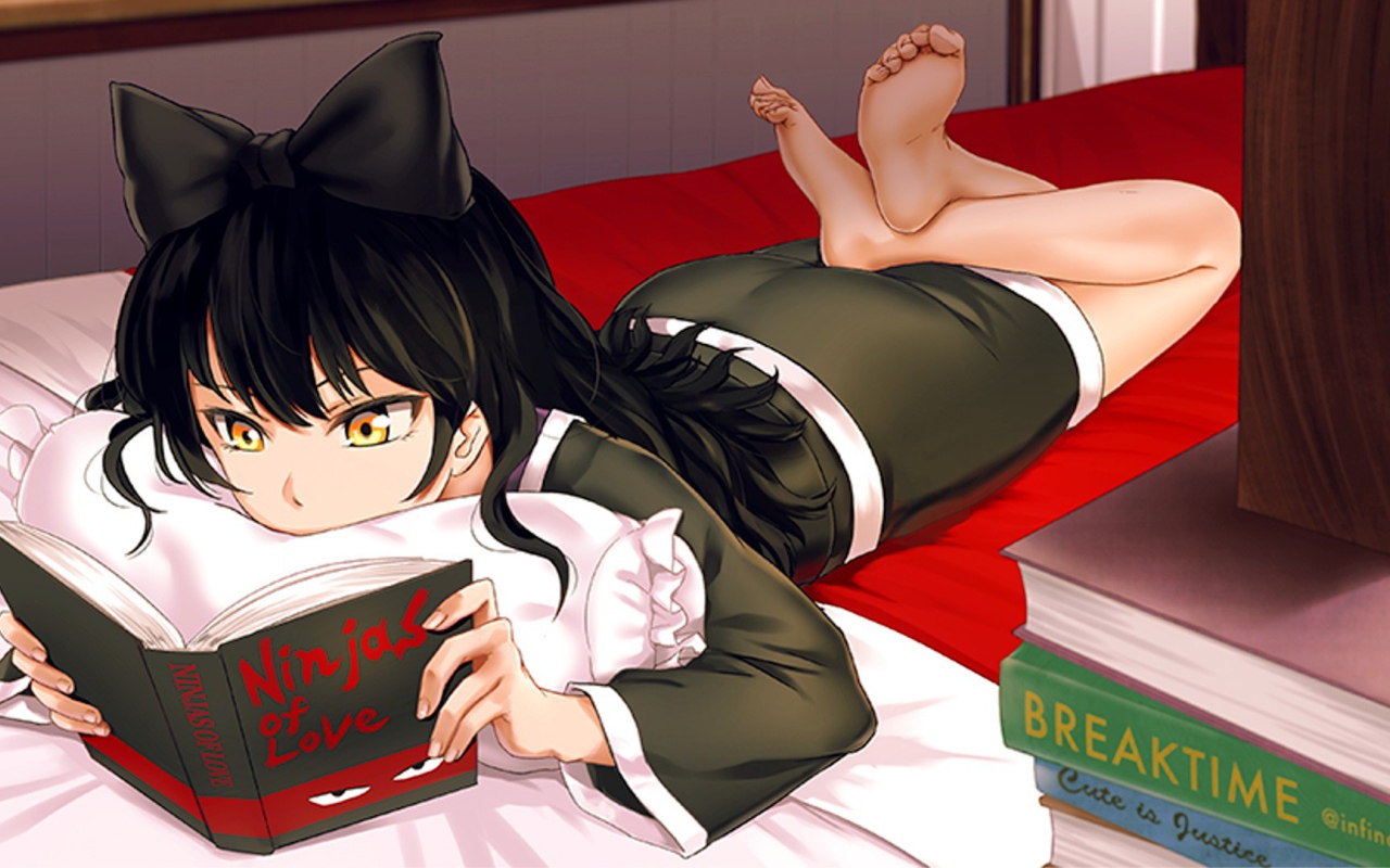 Девушка читает книгу в аниме RWBY