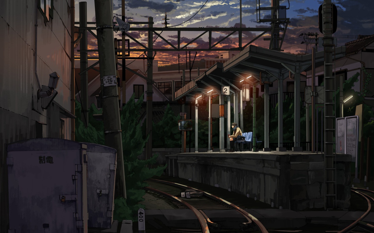 Одинокий парень на железнодорожной станции