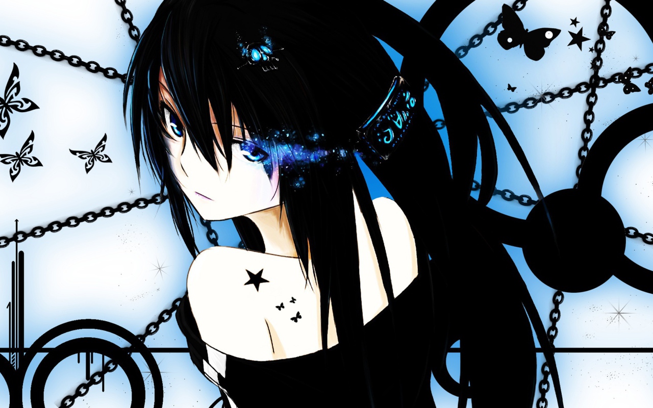 Черноволосая аниме девушка в цепях