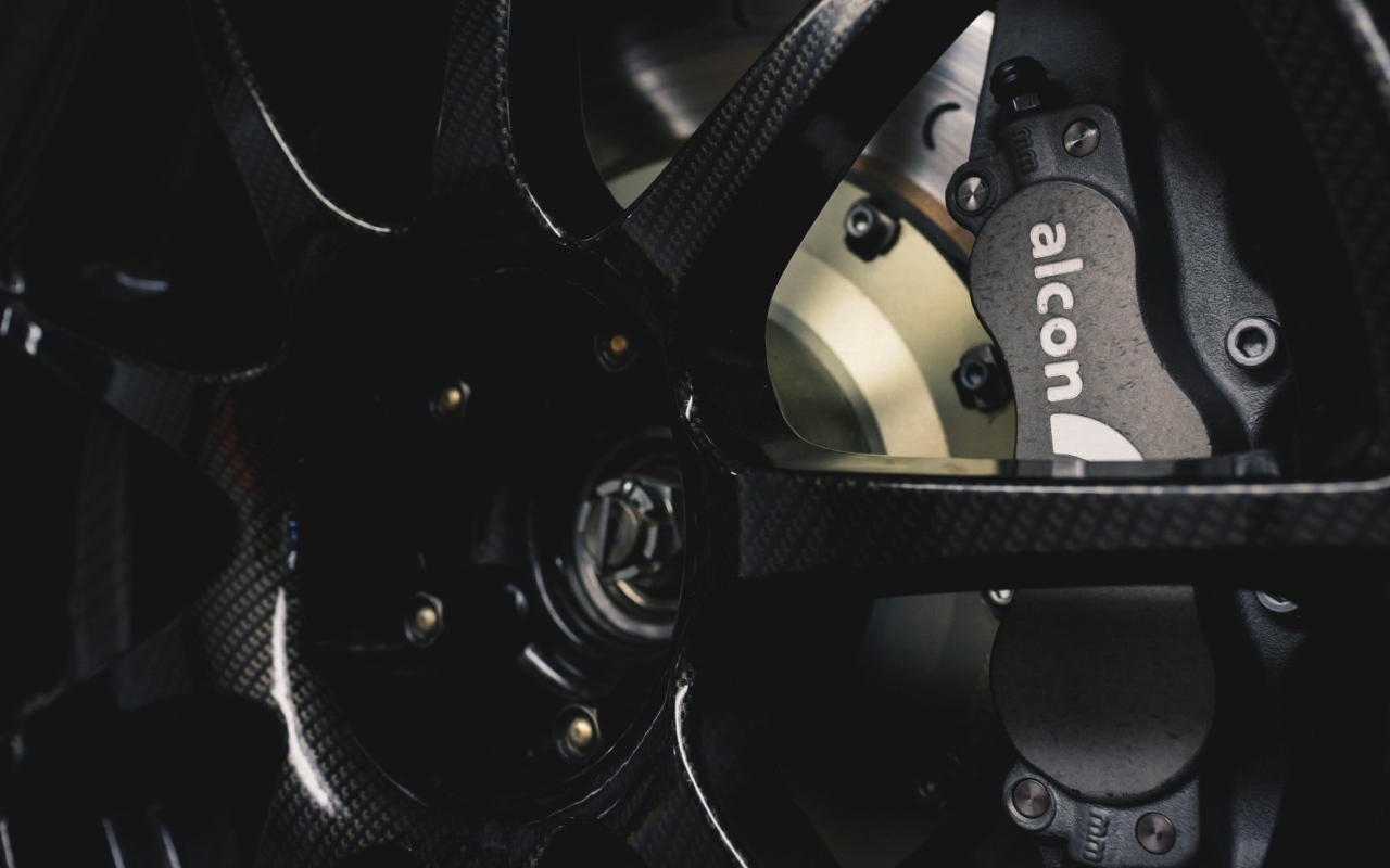 Черный автомобильный диск