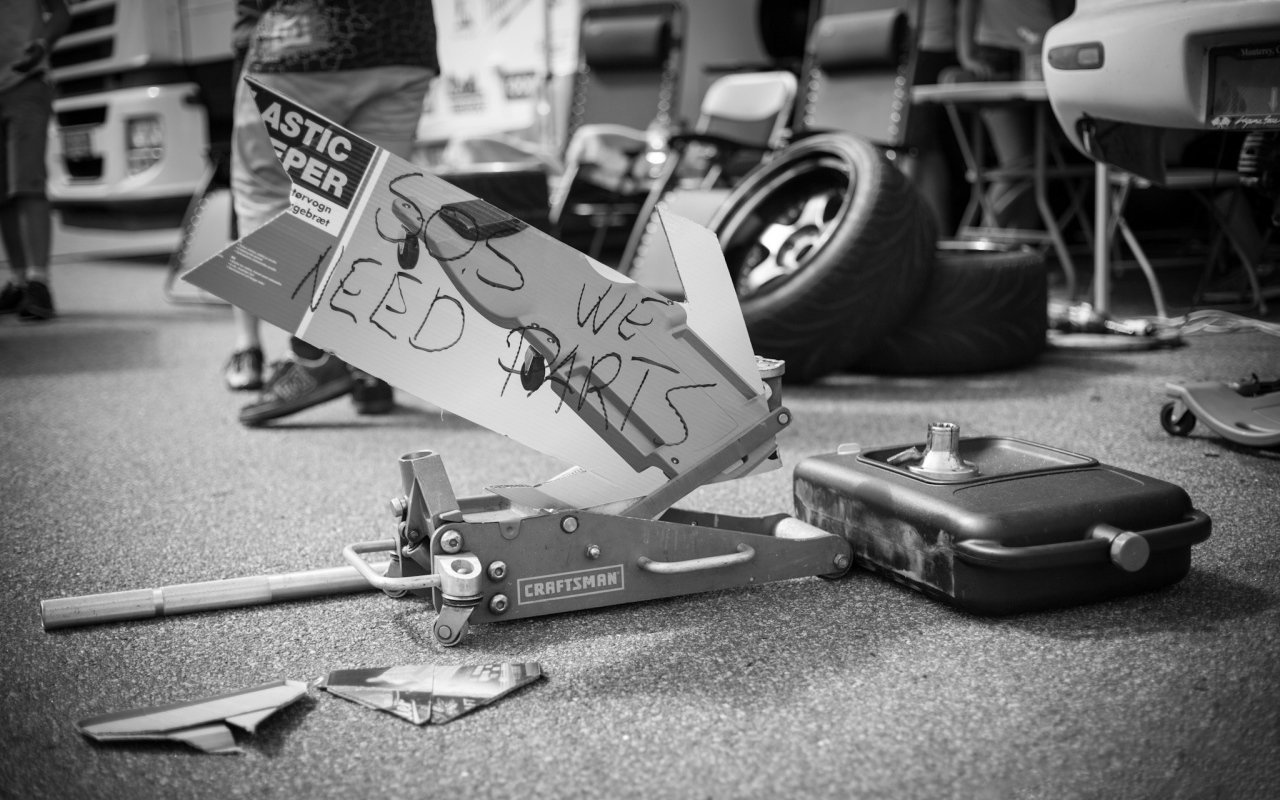 В автомастерской закончились запчасти