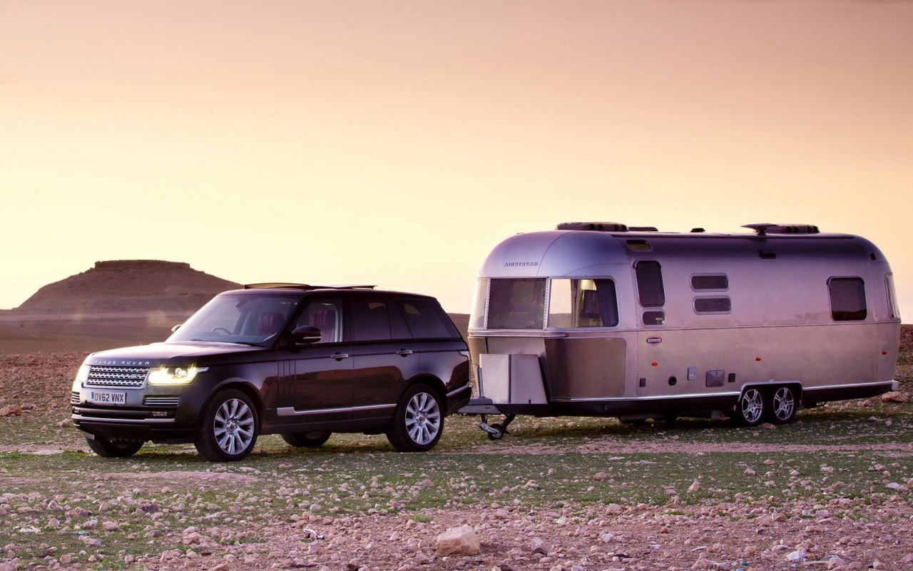 Рендж Ровер с жилым прицепом