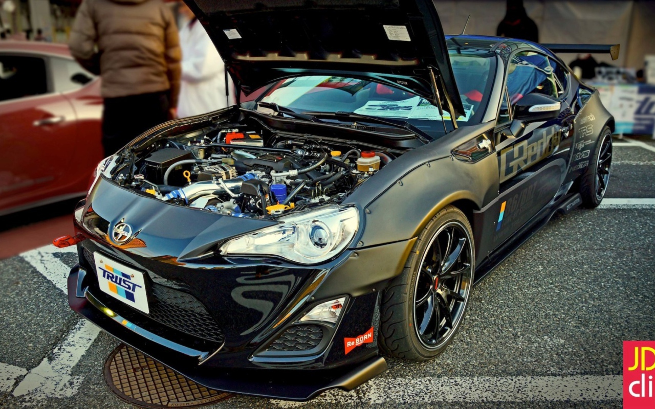 Под капотом автомобиля Scion