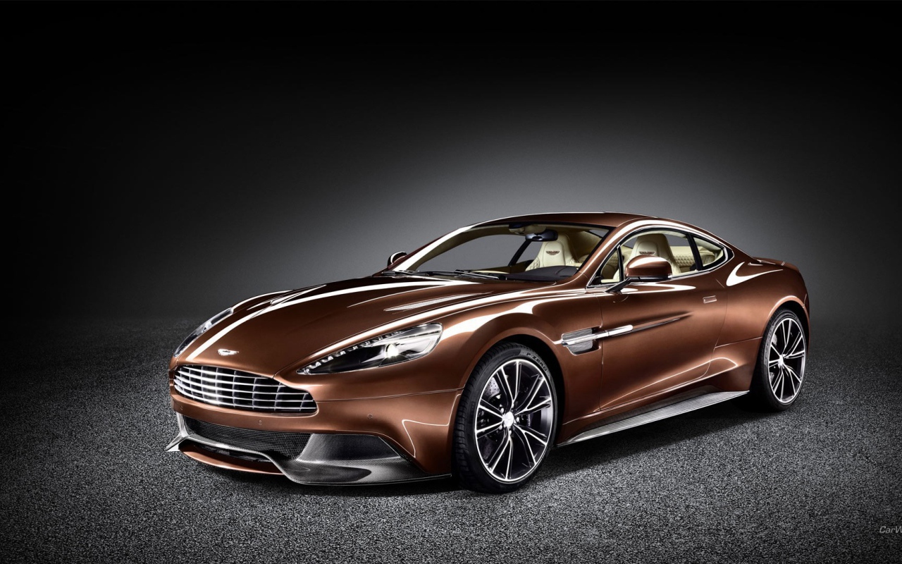 Новый коричневый Aston Martin Vanquish