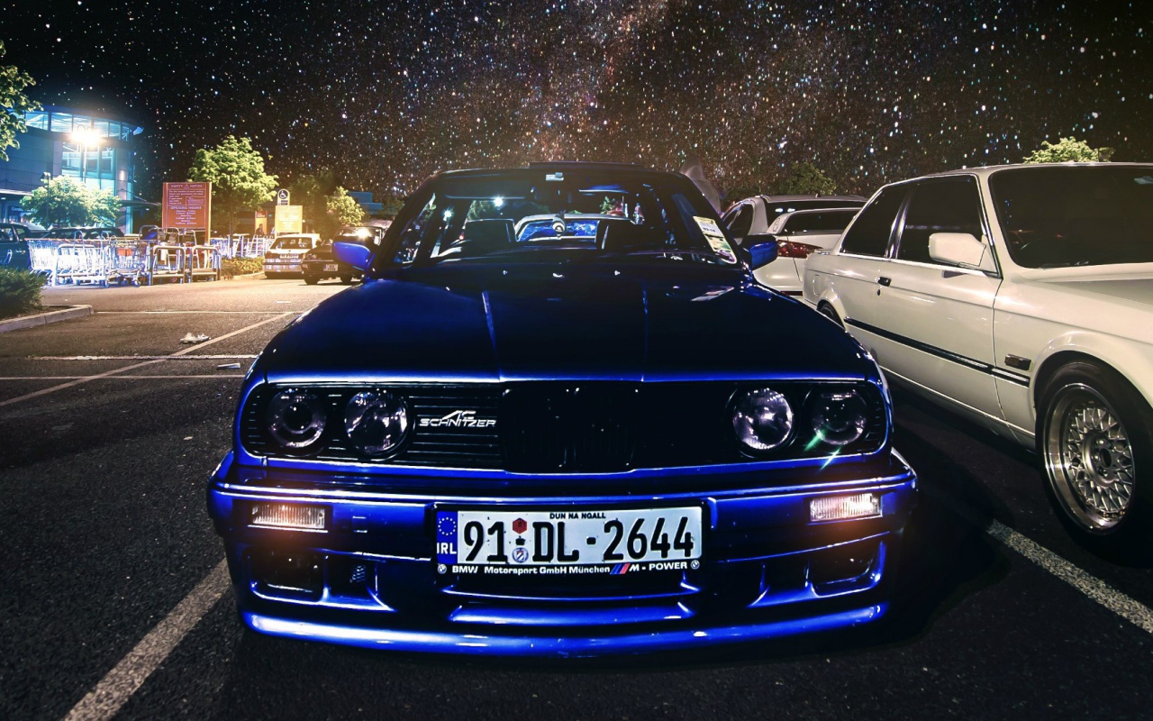 Красивый автомобиль BMW E30