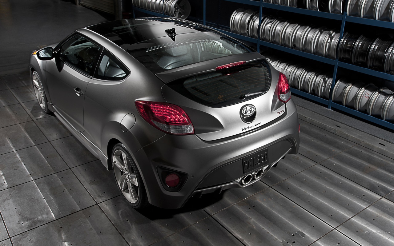 Авто Hyundai Veloster в гараже