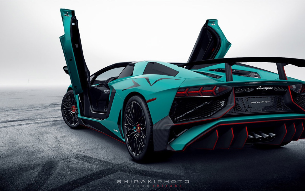 Вид сзади на светло зеленый Lamborghini Aventador