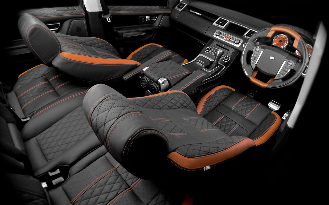 Салон автомобиля Land Rover