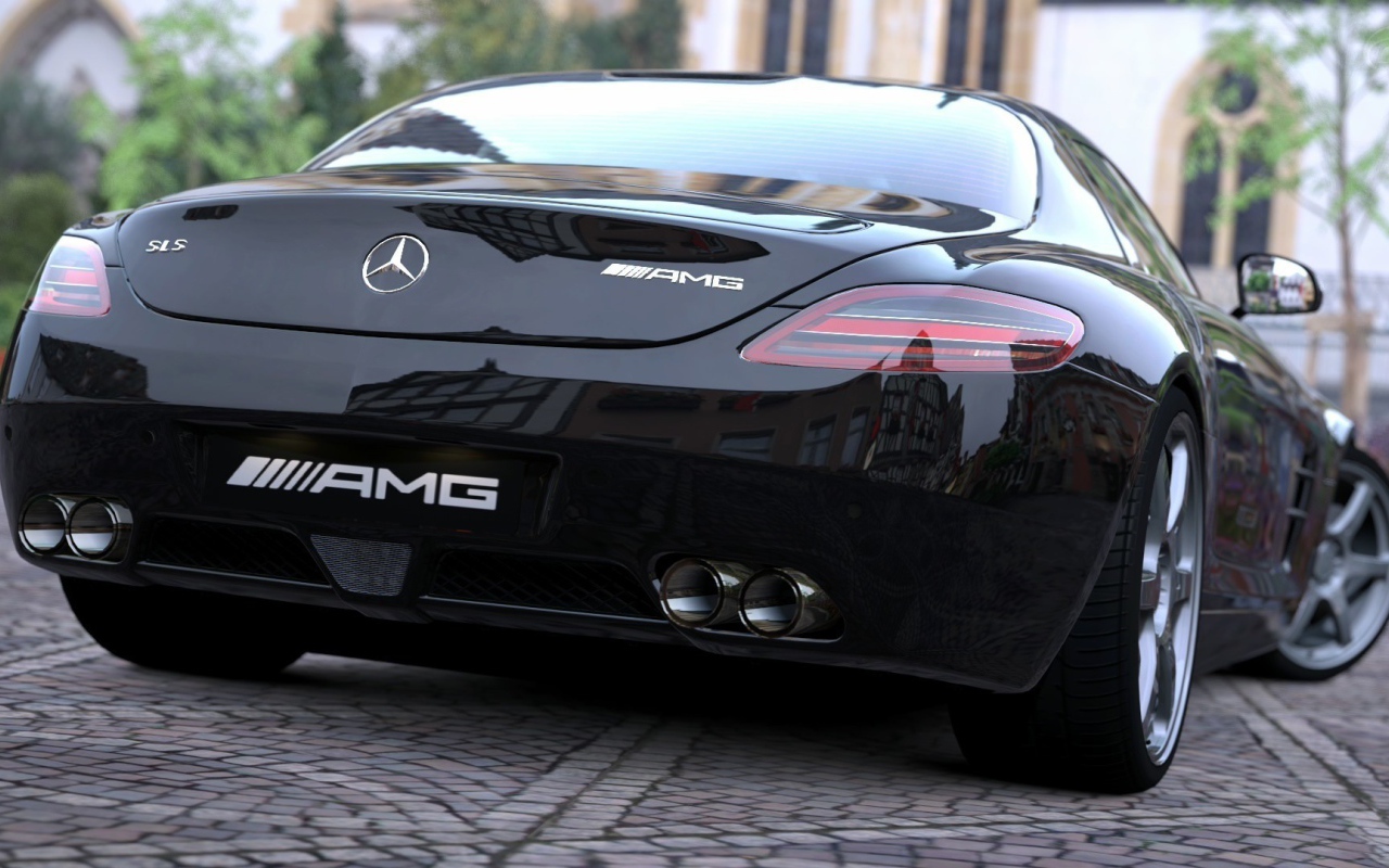 Черный Mercedes-Benz, вид сзади