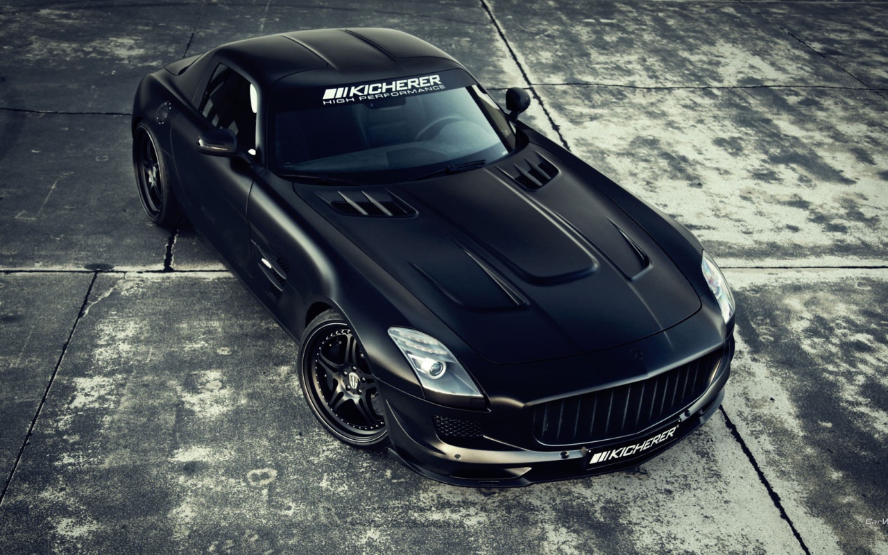 Черный спортивный Mercedes SLS