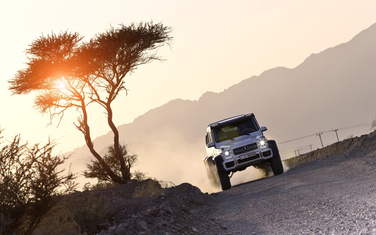 Мерседес Gelenvagen в пустыне