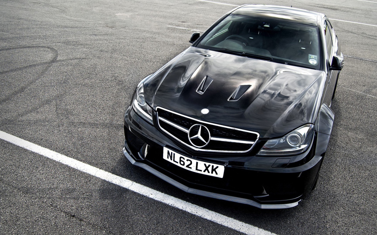 Супер автомобиль Mercedes-Benz