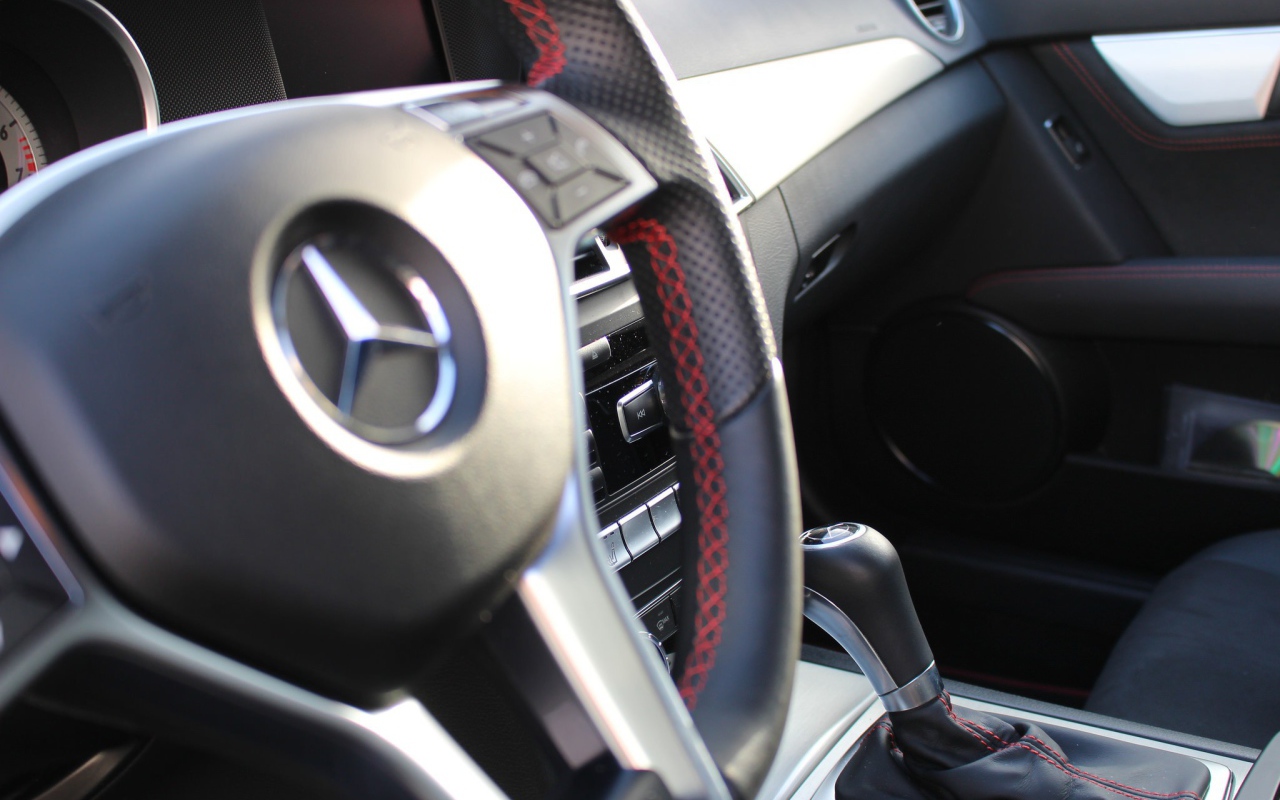 Рулевое колесо автомобиля Мерседес