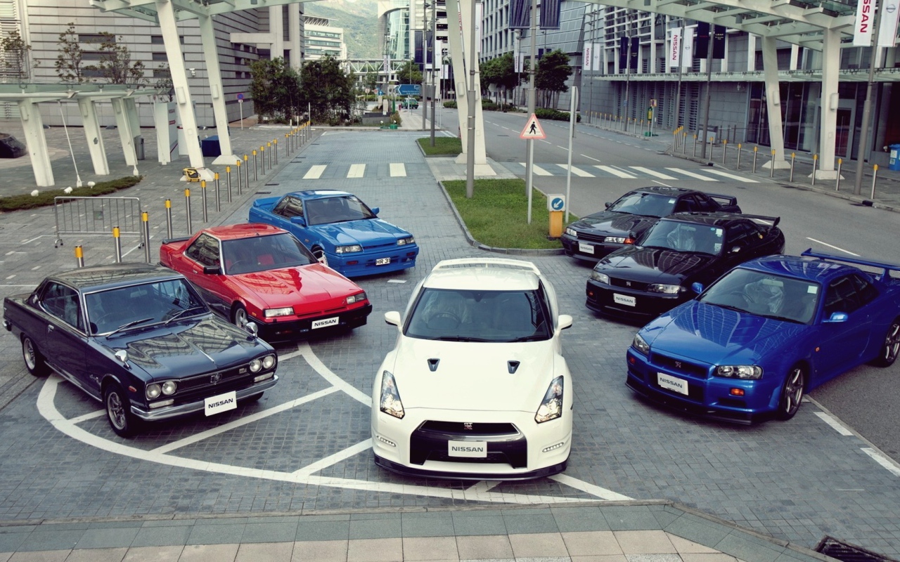 Автомобили Ниссан разных поколений