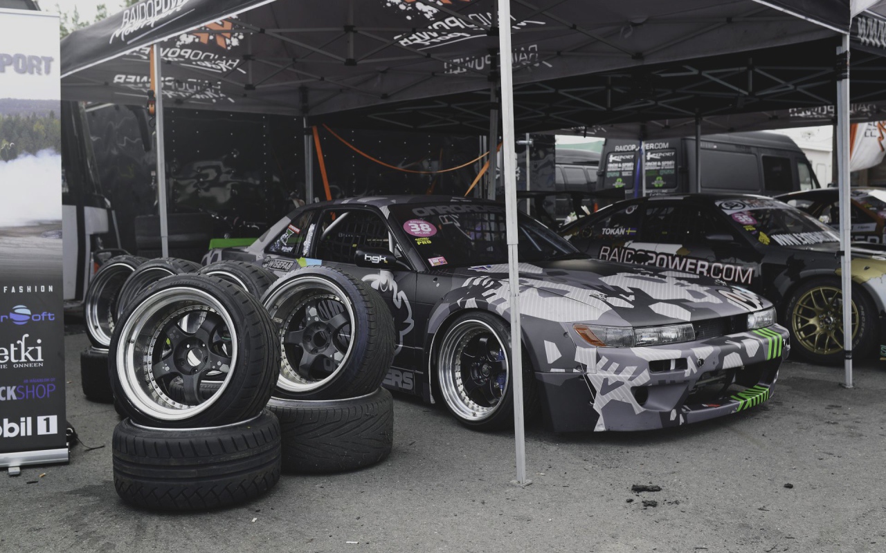 Замена резины гоночного Nissan S13