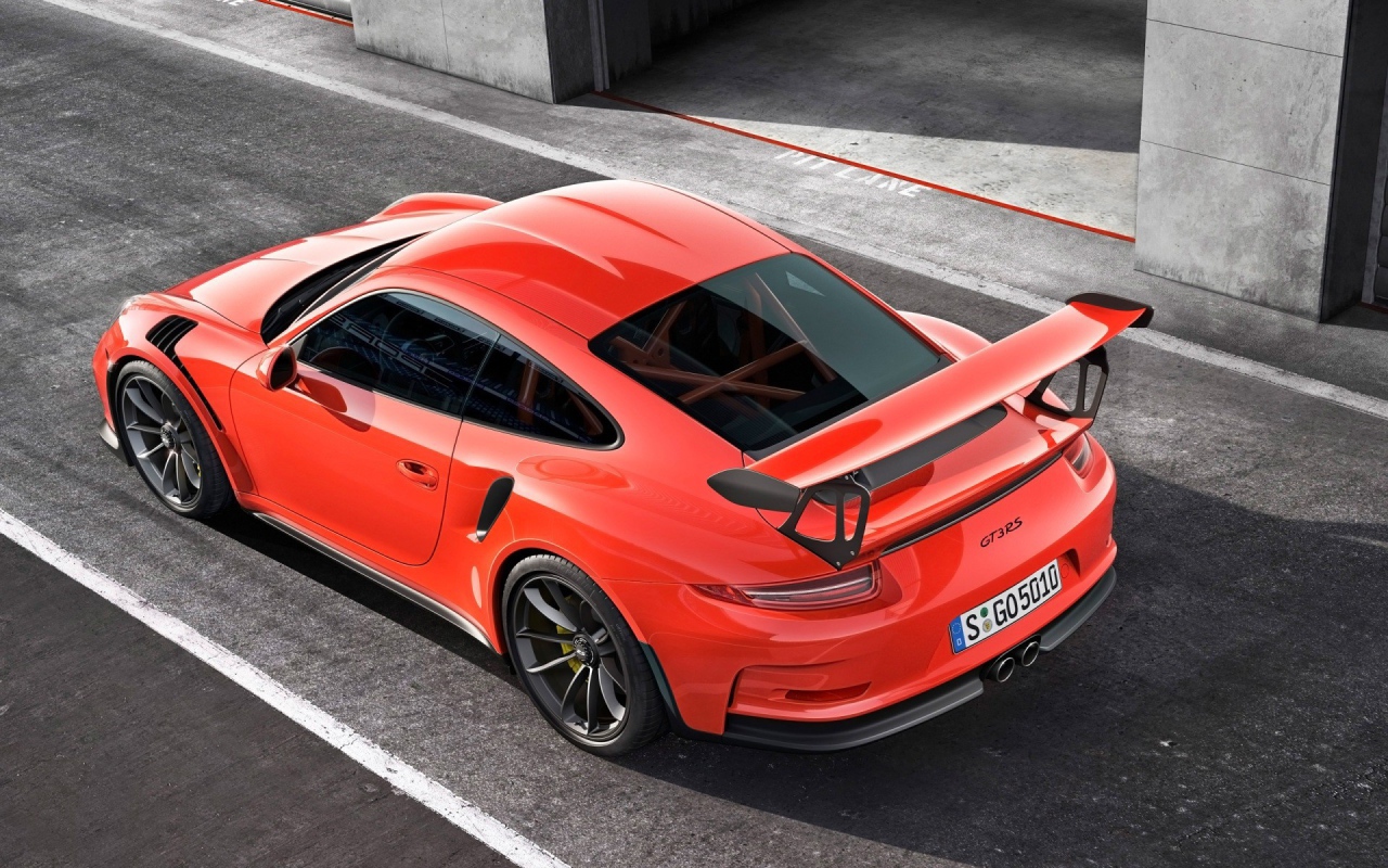 Светло красный Porsche 911 GT3 RS
