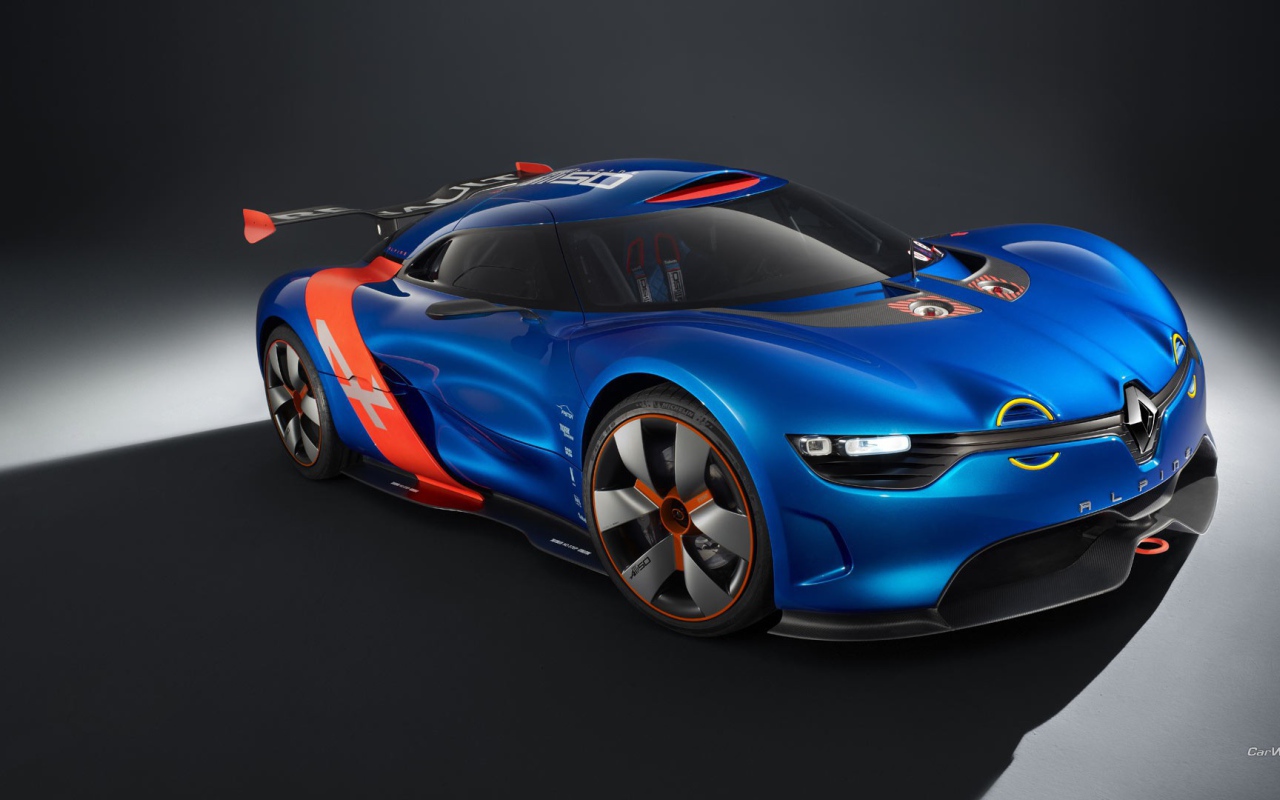 Спортивный Renault Alpine на черном фоне