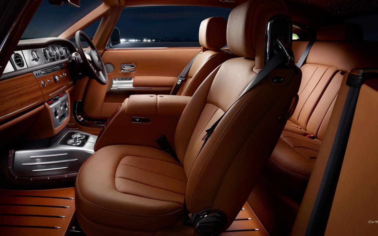 Коричневый кожаный салон Rolls-Royce Phantom