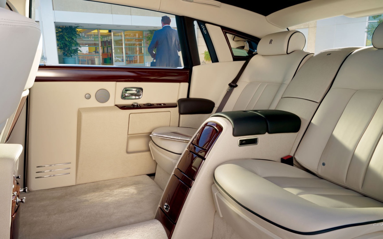 Белый кожаный салон Rolls-Royce Phantom