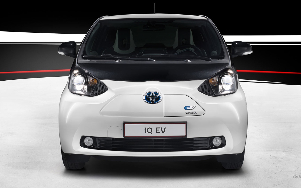 Электро автомобиль Toyota IQ