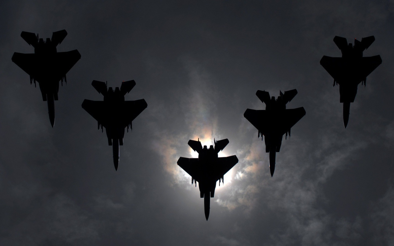 Отряд из пяти истребителей Ф-15