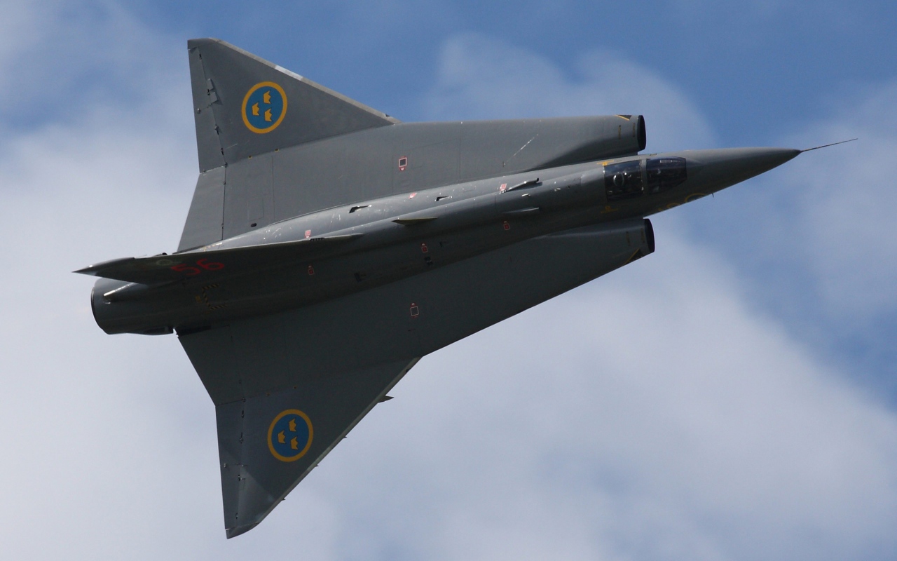 Черный самолет Saab 35 Draken