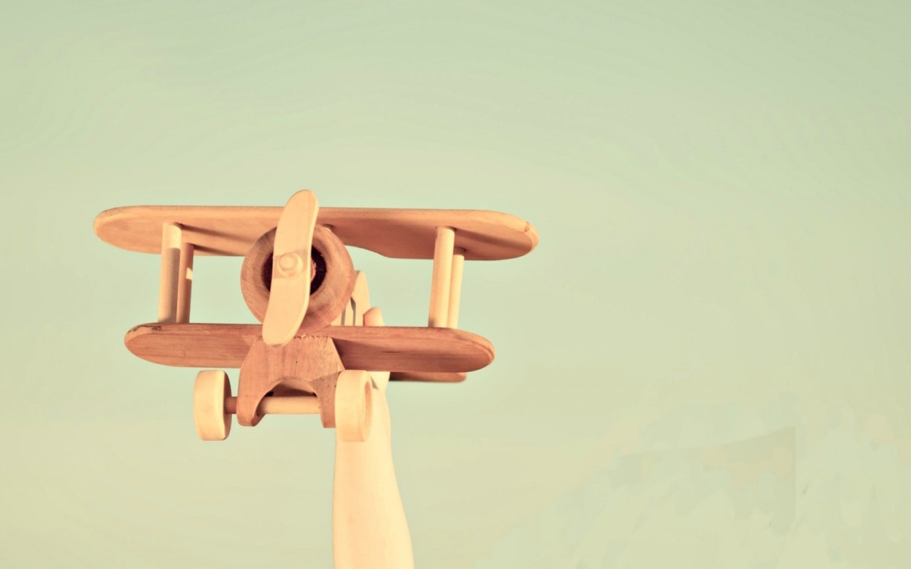 Модель самолета из дерева