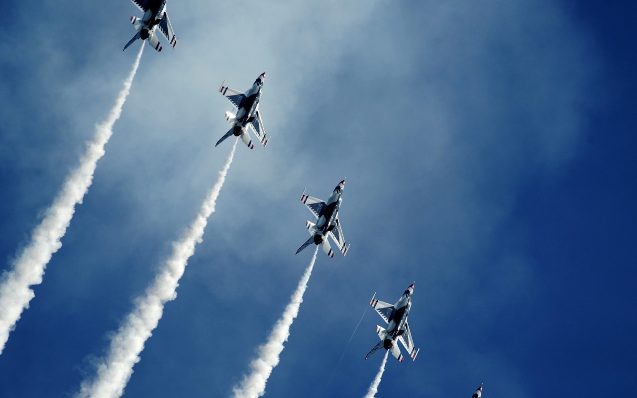 Самолеты взлетают вертикально вверх