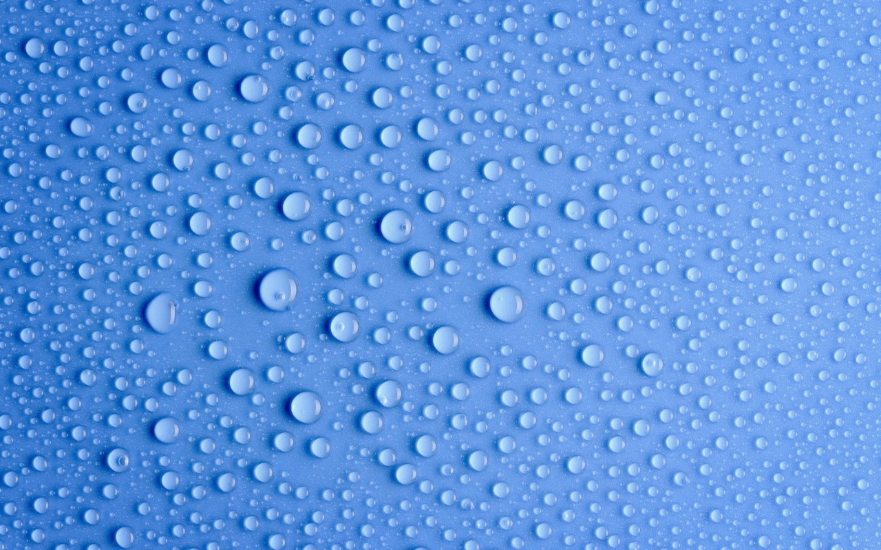 Конденсат на голубом фоне