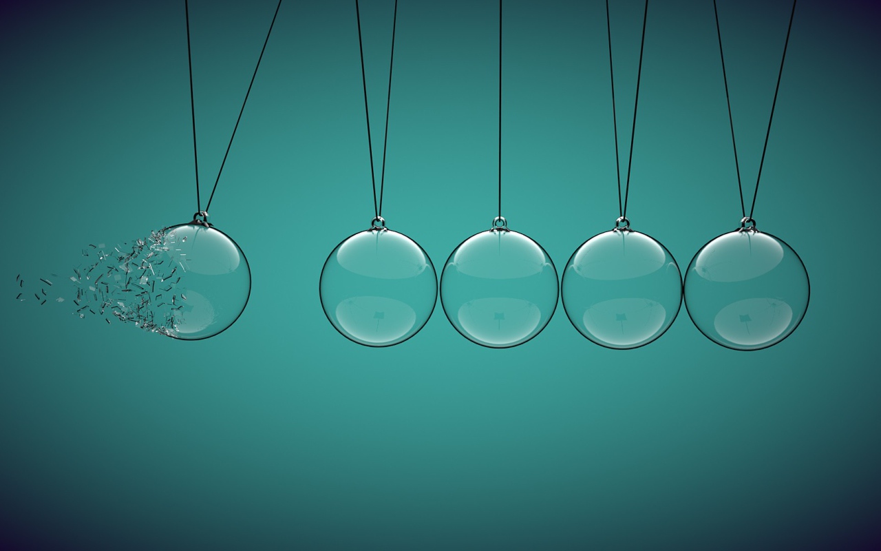 Разбился стеклянный шар на веревке