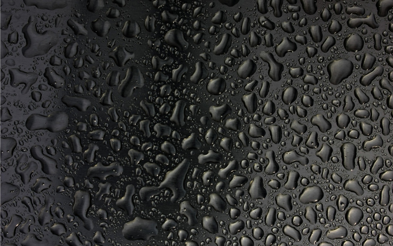 Капли конденсата, черный фон